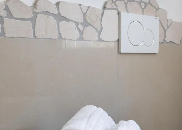 Civico 46 بيزارو