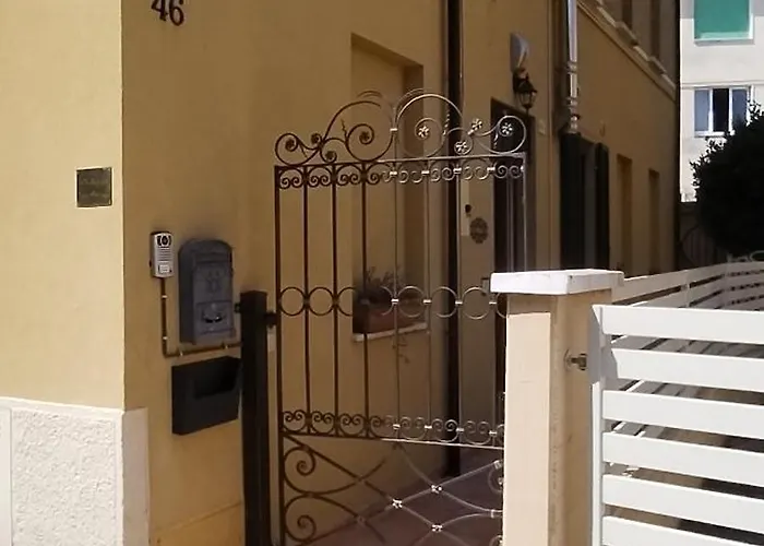 Civico 46 * بيزارو